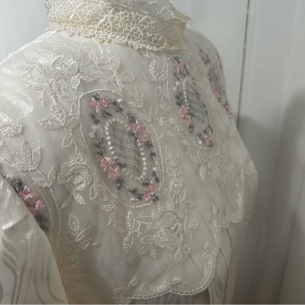 Vintage Victorian style midi dress womens size medium Cream Lacey renaissance - Picture 7 of 15